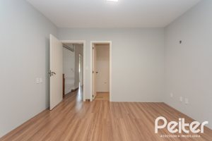 Casa à venda com 213m², 3 dormitórios, 3 suítes, 2 vagas, no bairro Tristeza em Porto Alegre