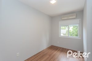 Casa à venda com 213m², 3 dormitórios, 3 suítes, 2 vagas, no bairro Tristeza em Porto Alegre
