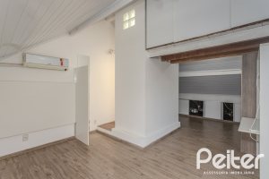 Casa à venda com 213m², 3 dormitórios, 3 suítes, 2 vagas, no bairro Tristeza em Porto Alegre