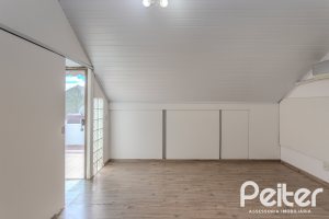 Casa à venda com 213m², 3 dormitórios, 3 suítes, 2 vagas, no bairro Tristeza em Porto Alegre