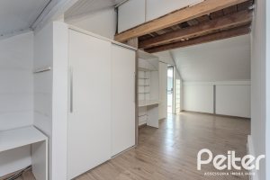 Casa à venda com 213m², 3 dormitórios, 3 suítes, 2 vagas, no bairro Tristeza em Porto Alegre