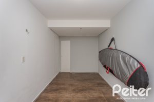 Casa à venda com 213m², 3 dormitórios, 3 suítes, 2 vagas, no bairro Tristeza em Porto Alegre