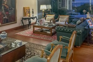 Casa à venda com 450m², 4 dormitórios, 2 suítes, 3 vagas, no bairro Vila Assunção em Porto Alegre