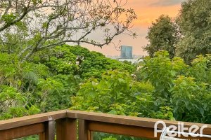 Casa à venda com 450m², 4 dormitórios, 2 suítes, 3 vagas, no bairro Vila Assunção em Porto Alegre