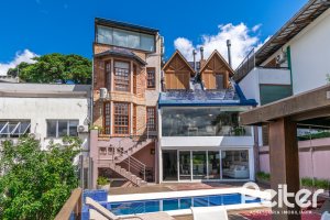 Casa à venda com 450m², 4 dormitórios, 2 suítes, 3 vagas, no bairro Vila Assunção em Porto Alegre