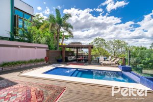 Casa à venda com 450m², 4 dormitórios, 2 suítes, 3 vagas, no bairro Vila Assunção em Porto Alegre