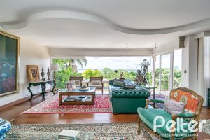 Casa à venda com 450m², 4 dormitórios, 2 suítes, 3 vagas, no bairro Vila Assunção em Porto Alegre