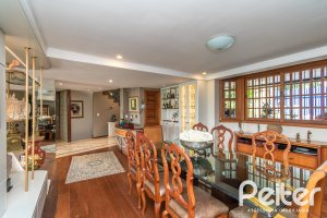 Casa à venda com 450m², 4 dormitórios, 2 suítes, 3 vagas, no bairro Vila Assunção em Porto Alegre