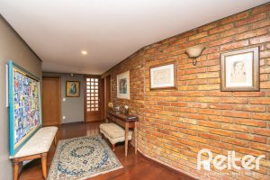 Casa à venda com 450m², 4 dormitórios, 2 suítes, 3 vagas, no bairro Vila Assunção em Porto Alegre