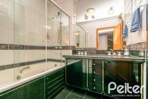 Casa à venda com 450m², 4 dormitórios, 2 suítes, 3 vagas, no bairro Vila Assunção em Porto Alegre