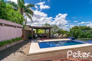 Casa à venda com 450m², 4 dormitórios, 2 suítes, 3 vagas, no bairro Vila Assunção em Porto Alegre