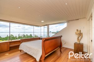 Casa à venda com 450m², 4 dormitórios, 2 suítes, 3 vagas, no bairro Vila Assunção em Porto Alegre