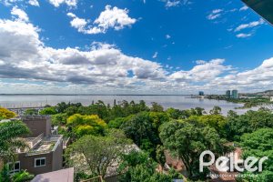 Casa à venda com 450m², 4 dormitórios, 2 suítes, 3 vagas, no bairro Vila Assunção em Porto Alegre