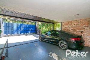 Casa à venda com 450m², 4 dormitórios, 2 suítes, 3 vagas, no bairro Vila Assunção em Porto Alegre