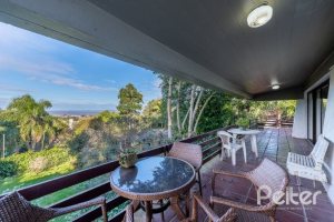 Casa à venda com 600m², 3 dormitórios, 1 suíte, 8 vagas, no bairro Vila Assunção em Porto Alegre