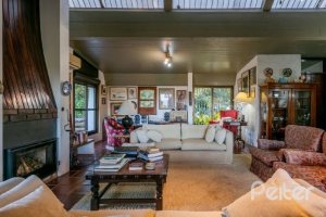 Casa à venda com 600m², 3 dormitórios, 1 suíte, 8 vagas, no bairro Vila Assunção em Porto Alegre