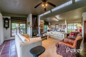 Casa à venda com 600m², 3 dormitórios, 1 suíte, 8 vagas, no bairro Vila Assunção em Porto Alegre