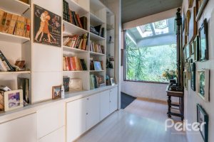 Casa à venda com 600m², 3 dormitórios, 1 suíte, 8 vagas, no bairro Vila Assunção em Porto Alegre