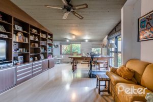 Casa à venda com 600m², 3 dormitórios, 1 suíte, 8 vagas, no bairro Vila Assunção em Porto Alegre