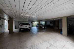 Casa à venda com 600m², 3 dormitórios, 1 suíte, 8 vagas, no bairro Vila Assunção em Porto Alegre