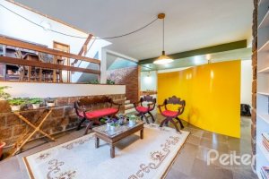 Casa à venda com 268m², 3 dormitórios, 1 suíte, 3 vagas, no bairro Jardim Isabel em Porto Alegre