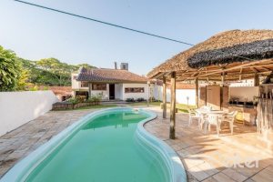 Casa à venda com 268m², 3 dormitórios, 1 suíte, 3 vagas, no bairro Jardim Isabel em Porto Alegre