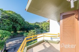 Casa à venda com 268m², 3 dormitórios, 1 suíte, 3 vagas, no bairro Jardim Isabel em Porto Alegre