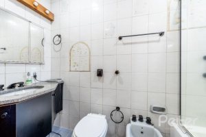 Casa à venda com 268m², 3 dormitórios, 1 suíte, 3 vagas, no bairro Jardim Isabel em Porto Alegre