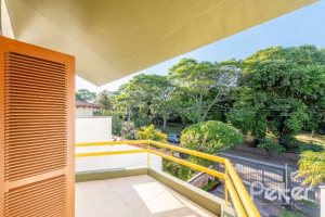 Casa à venda com 268m², 3 dormitórios, 1 suíte, 3 vagas, no bairro Jardim Isabel em Porto Alegre