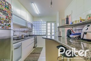 Casa em Condomínio à venda com 286m², 3 dormitórios, 1 suíte, 3 vagas, no bairro Jardim Isabel em Porto Alegre