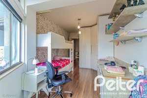 Casa em Condomínio à venda com 286m², 3 dormitórios, 1 suíte, 3 vagas, no bairro Jardim Isabel em Porto Alegre