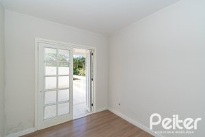 Casa em Condomínio à venda com 221m², 4 dormitórios, 1 suíte, 2 vagas, no bairro Jardim Isabel em Porto Alegre