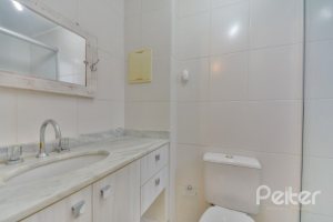 Apartamento à venda com 56m², 2 dormitórios, 1 suíte, 2 vagas, no bairro Tristeza em Porto Alegre
