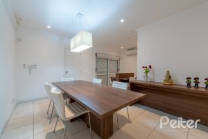 Apartamento à venda com 56m², 2 dormitórios, 1 suíte, 2 vagas, no bairro Tristeza em Porto Alegre