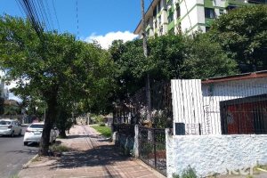 Terreno à venda com 275m², no bairro Tristeza em Porto Alegre