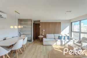 Apartamento à venda com 90m², 3 dormitórios, 1 suíte, 2 vagas, no bairro Tristeza em PORTO ALEGRE