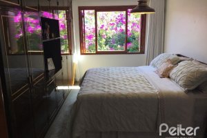 Casa à venda com 180m², 3 dormitórios, 1 suíte, 2 vagas, no bairro Vila Nova em Porto Alegre