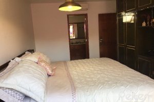 Casa à venda com 180m², 3 dormitórios, 1 suíte, 2 vagas, no bairro Vila Nova em Porto Alegre