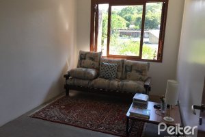 Casa à venda com 180m², 3 dormitórios, 1 suíte, 2 vagas, no bairro Vila Nova em Porto Alegre