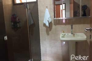 Casa à venda com 180m², 3 dormitórios, 1 suíte, 2 vagas, no bairro Vila Nova em Porto Alegre