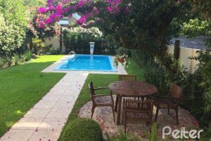 Casa à venda com 180m², 3 dormitórios, 1 suíte, 2 vagas, no bairro Vila Nova em Porto Alegre