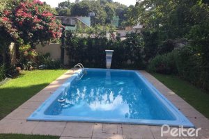 Casa à venda com 180m², 3 dormitórios, 1 suíte, 2 vagas, no bairro Vila Nova em Porto Alegre