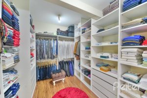 Casa à venda com 186m², 3 dormitórios, 1 suíte, 4 vagas, no bairro Tristeza em Porto Alegre