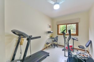 Casa à venda com 186m², 3 dormitórios, 1 suíte, 4 vagas, no bairro Tristeza em Porto Alegre