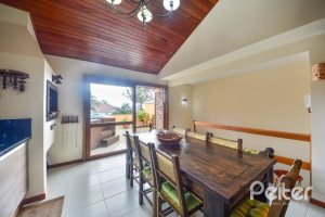 Casa à venda com 186m², 3 dormitórios, 1 suíte, 4 vagas, no bairro Tristeza em Porto Alegre