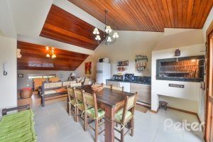 Casa à venda com 186m², 3 dormitórios, 1 suíte, 4 vagas, no bairro Tristeza em Porto Alegre