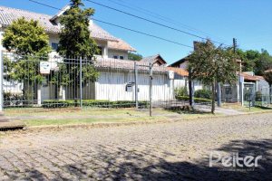 Casa à venda com 352m², 4 dormitórios, 2 suítes, 3 vagas, no bairro Jardim Isabel em Porto Alegre