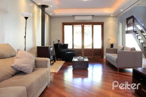 Casa à venda com 352m², 4 dormitórios, 2 suítes, 3 vagas, no bairro Jardim Isabel em Porto Alegre