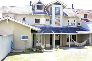 Casa à venda com 352m², 4 dormitórios, 2 suítes, 3 vagas, no bairro Jardim Isabel em Porto Alegre