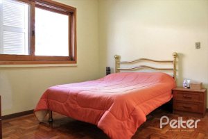 Casa à venda com 352m², 4 dormitórios, 2 suítes, 3 vagas, no bairro Jardim Isabel em Porto Alegre